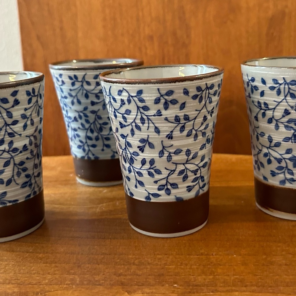 Set of 4 Japanese Tea Cups. Like new.